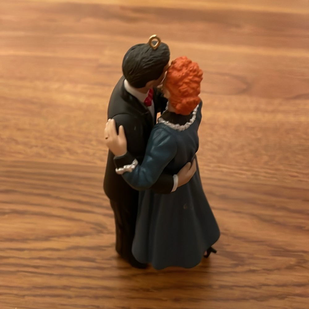 I Love Lucy- 2000 Hallmark Christmas Ornament - Dancing with Desi - Picture 3 of 8